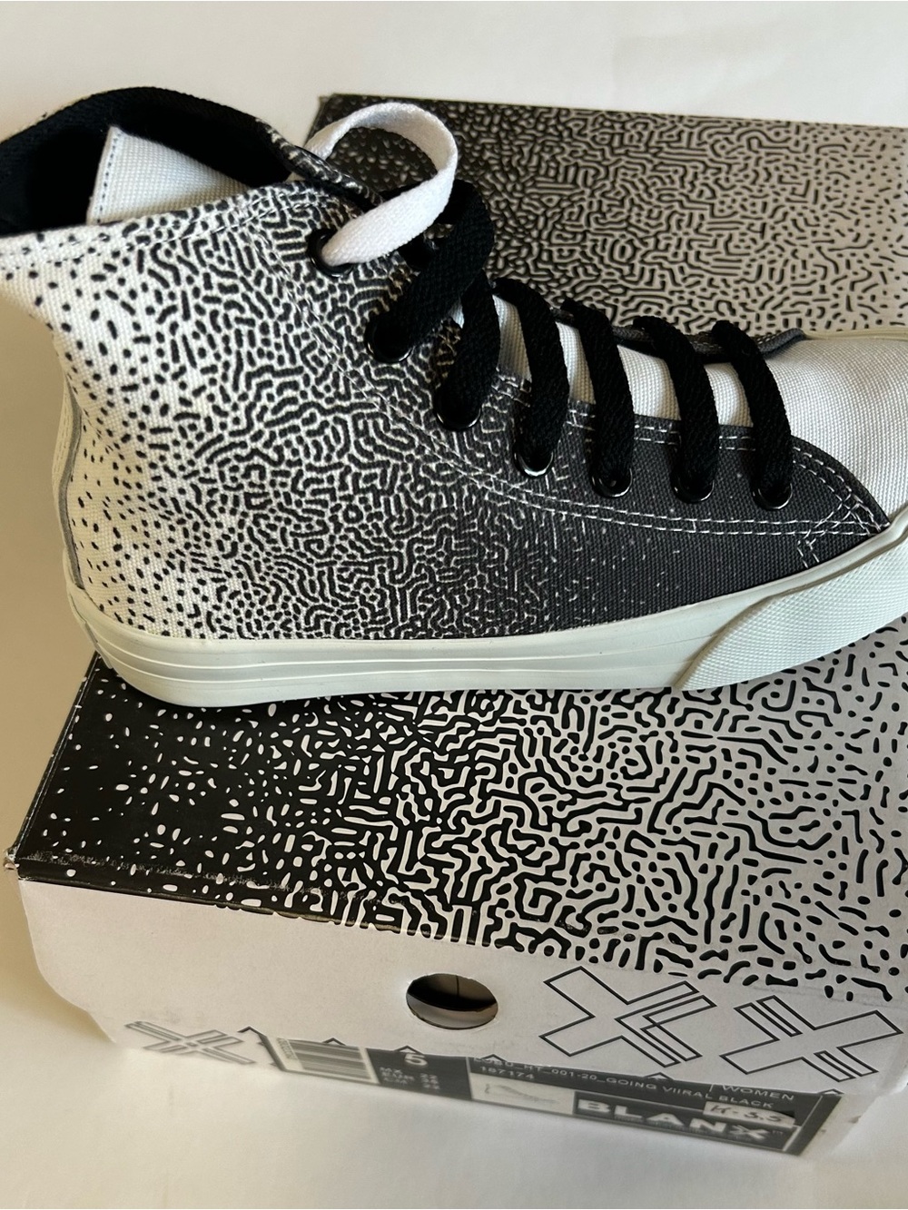 Blanx Going viral black High-Top Canvas Sneaker in Black and White